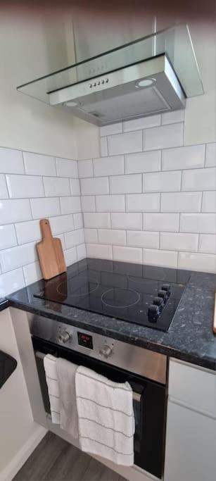 Cosy Bournemouth Bungalow เฟิร์นดาวน์ ภายนอก รูปภาพ