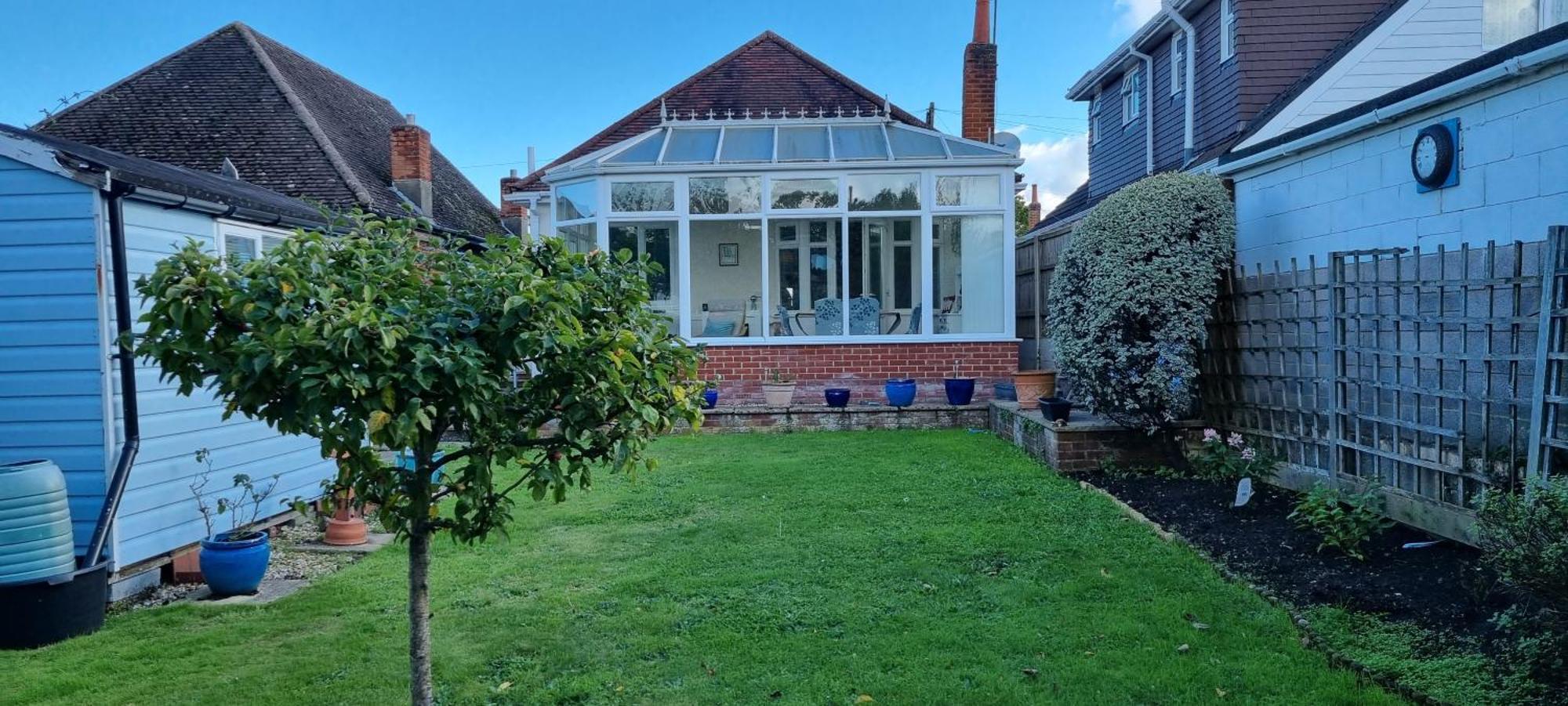 Cosy Bournemouth Bungalow เฟิร์นดาวน์ ภายนอก รูปภาพ